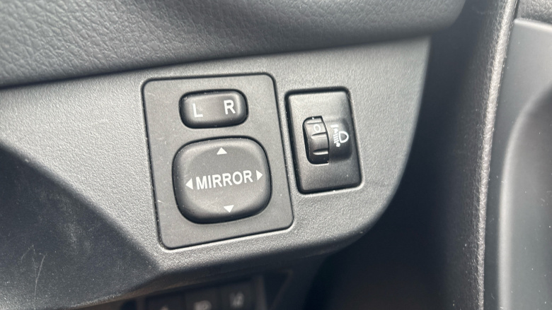 Toyota Yaris 1.5 VVT-i Y20 5dr CVT [Bi-tone] Petrol Hatchback